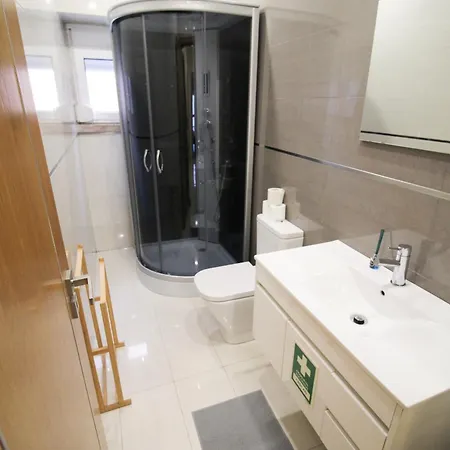 Oriente Dna V Apartman *